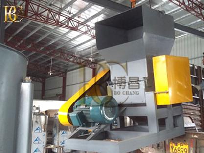 為什么越來(lái)越多的企業(yè)都選擇使用塑膠破碎機(jī)