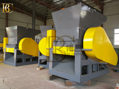 用塑料破碎機(jī)設(shè)備來(lái)破碎家電外殼的優(yōu)點(diǎn)