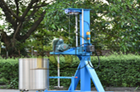 周末不休息，客戶來工廠現場試機