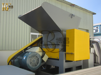 塑膠破碎機(jī)價(jià)格越做越低，去哪里找新的市場(chǎng)？